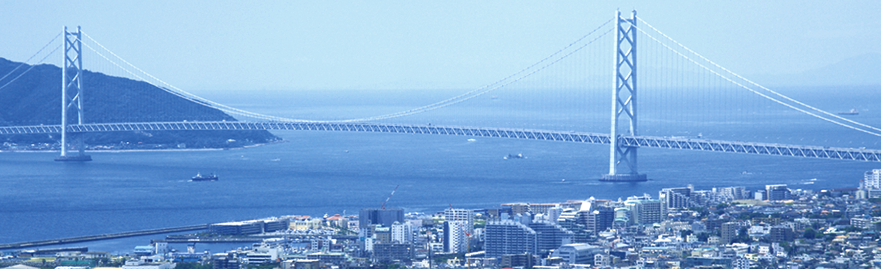 垂水区全景と明石海峡大橋の写真